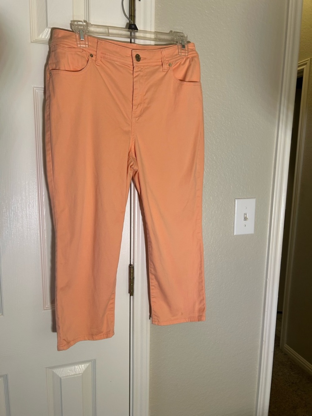 Chico’s Cropped Peach Mid-Rise Women’s Jeans. Size 1   NWTGS